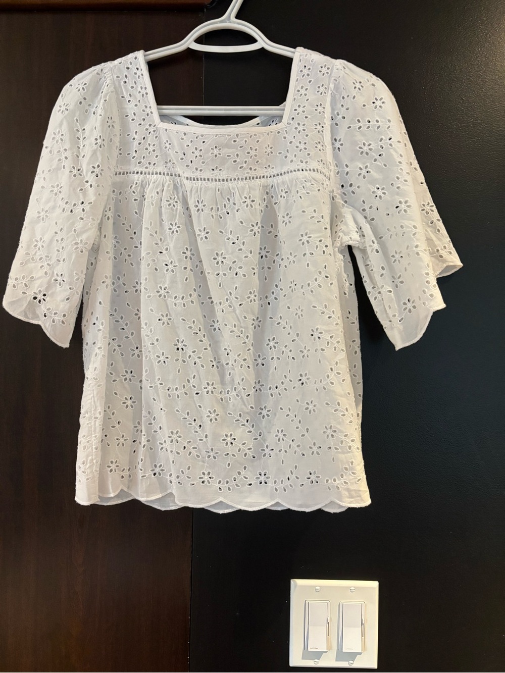 🏔️ GAP eyelet blouse